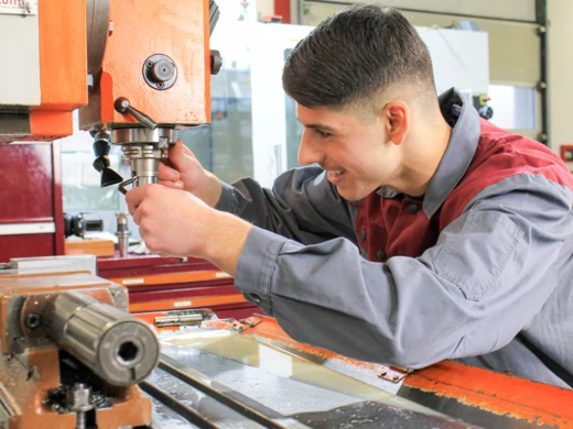 Bewerben Sie sich für eine Ausbildung zum Zerspanungsmechaniker / zur Zerspanungsmechanikerin bei Pokolm.